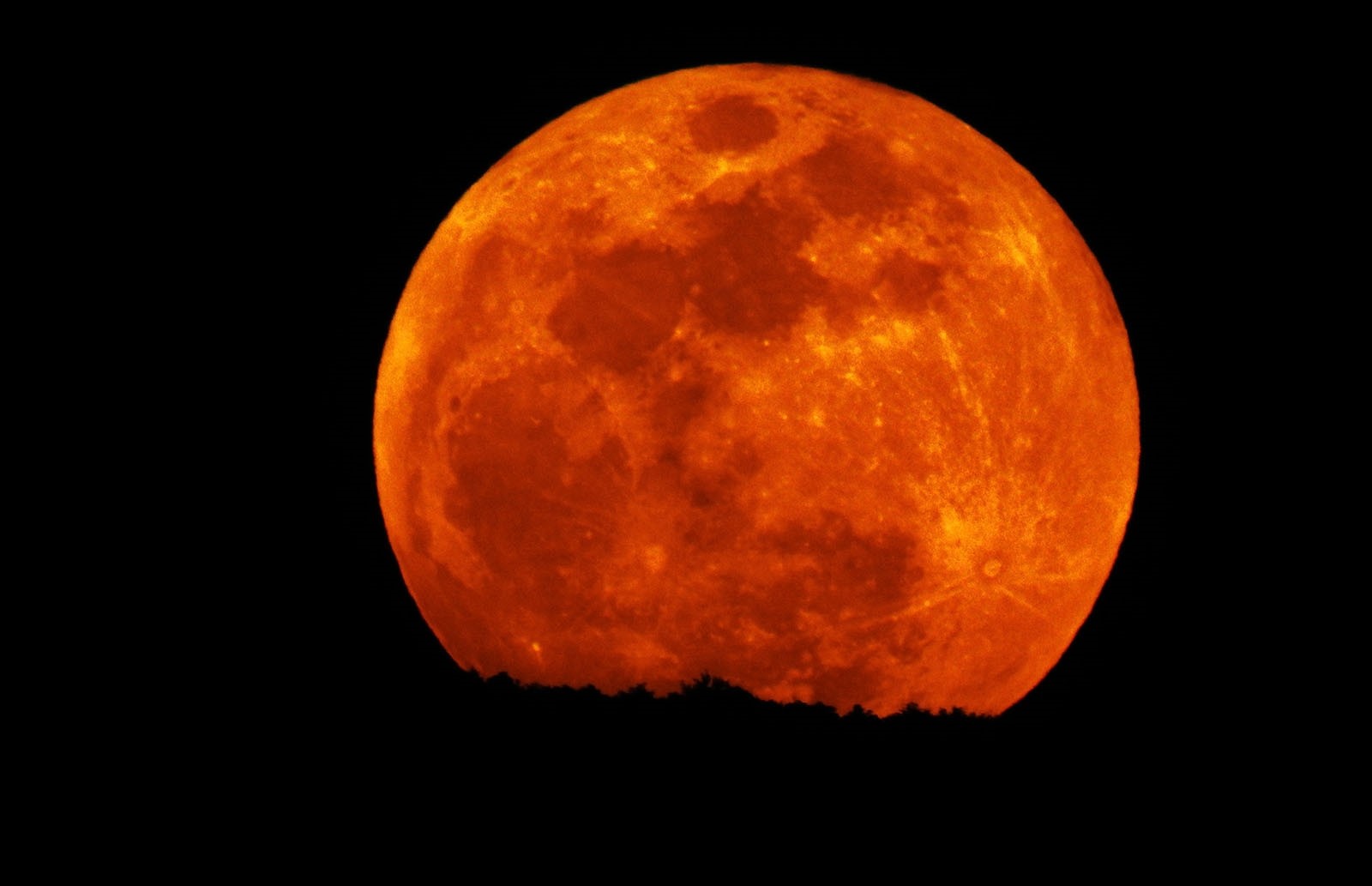 Super blue blood moon shines over Bodrum (IHA Photo)