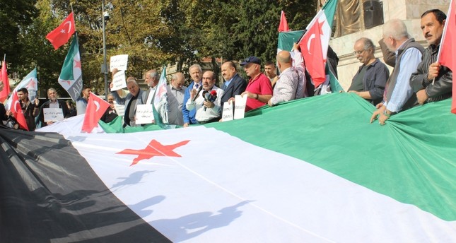 سوريون ينظمون وقفة بإسطنبول لدعم عملية نبع السلام