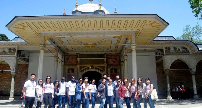 مجموعة من الطلبة المستفيدين من برنامج إيراسموس في تركيا الأناضول