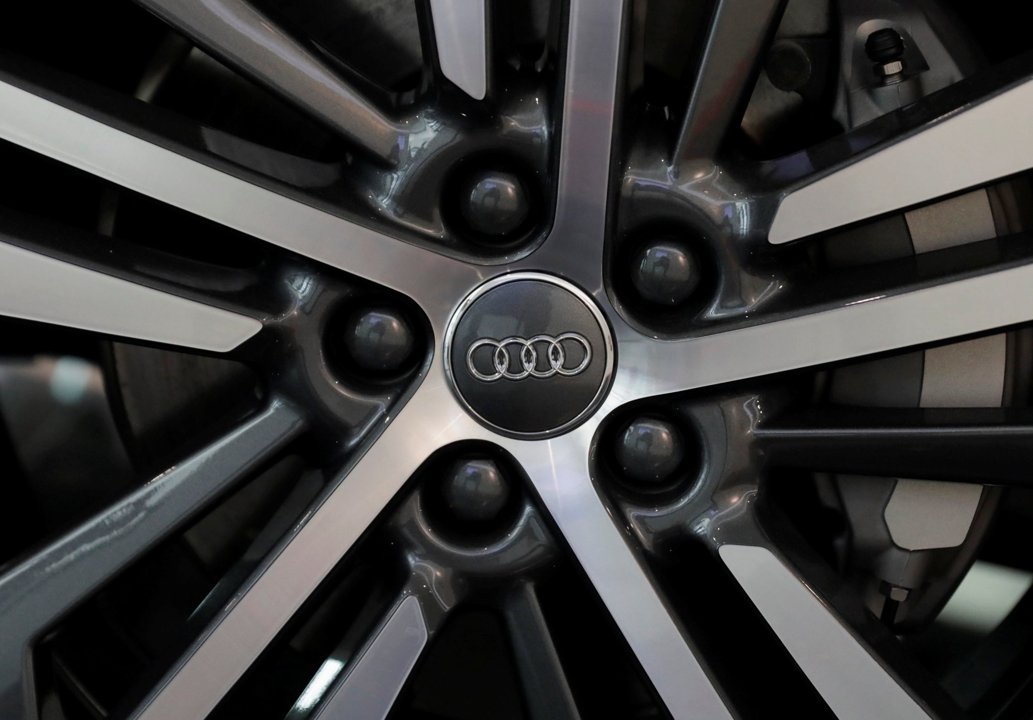 The logo of German car manufacturer Audi is seen on a tyre rim a Audi Q5 2.0 during a media tour in San Jose Chilapa, Mexico April 19, 2018. (REUTERS Photo)