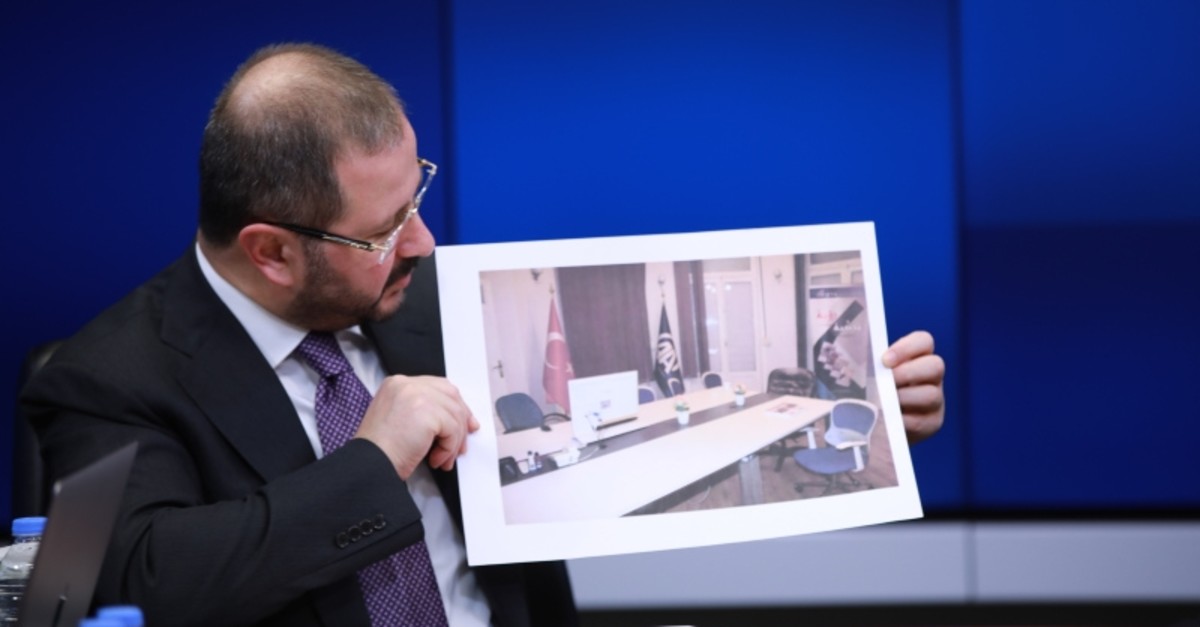 AA General Manager u015eenol Kazancu0131 showing a picture of Egypt's crackdown on the Agency's Cairo bureau (AA Photo)