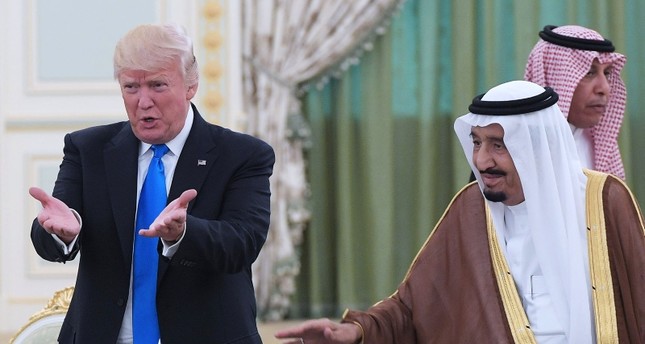 الرئيس الأمريكي دونالد ترامب مع الملك السعودي سلمان بن عبد العزيز من الأرشيف