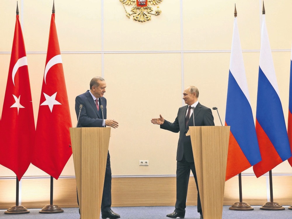 President Erdou011fan (L) and Russian President Putin at a news conference following talks on the Syrian war, Sochi, May 3, 2017.