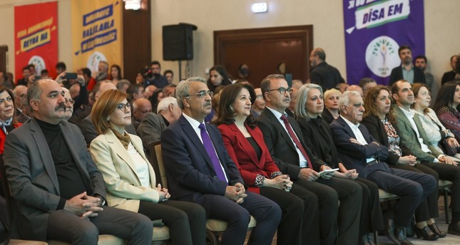 كبار المسؤولين في حزب الشعوب الديمقراطي HDP يحضرون إحداث حزب اليسار الأخضر YSP في العاصمة أنقرة، تركيا، 30 مارس 2023. الأناضول