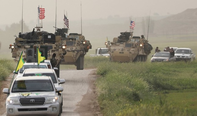 US military convoy follows YPG forces as a sign of years-long cooperation, Dec. 20, 2018.