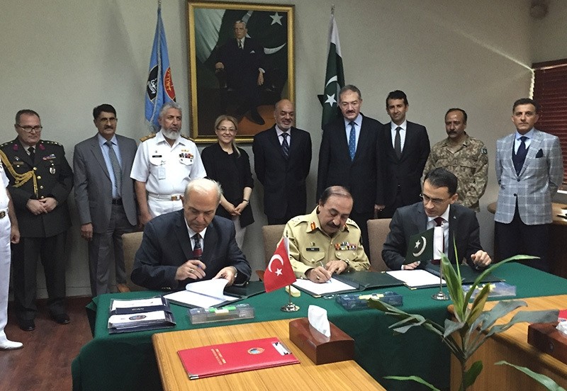 STM General Manager Davut Yılmaz (R), Turkish and Pakistani officials during the signing ceremony (AA Photo)