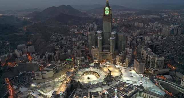 السعودية تعلن إعادة الحياة إلى طبيعتها في مكة بدءاً من الأحد