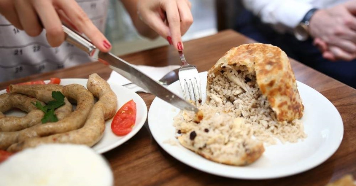 Traditional Turkish dishes perde pilav and mumbar dolmasu0131 (stuffed intestines) (Sabah File Photo)