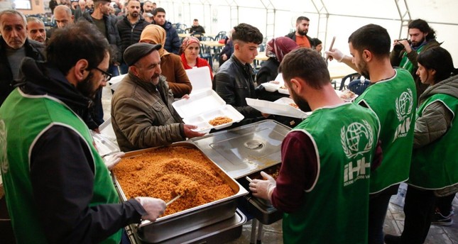 هيئة الإغاثة الإنسانية التركية IHH مليوناً و220 ألف وجبة إفطار وسحور لمتضرري الزلزال في جنوبي تركيا الأناضول