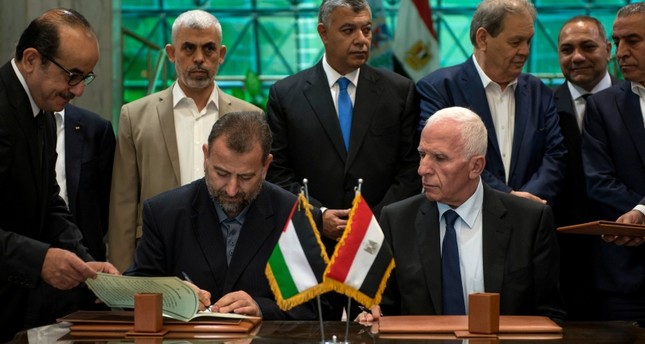 توقيع اتفاق المصالحة بين فتح وحماس في القاهرة في 10 أكتوبر 2017 EPA