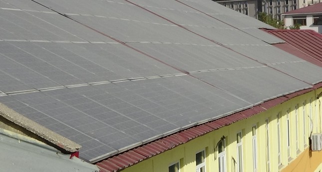مدرسة تركية تكتفي ذاتيا من الطاقة الكهربائية من خلال استغلال الشمس والرياح