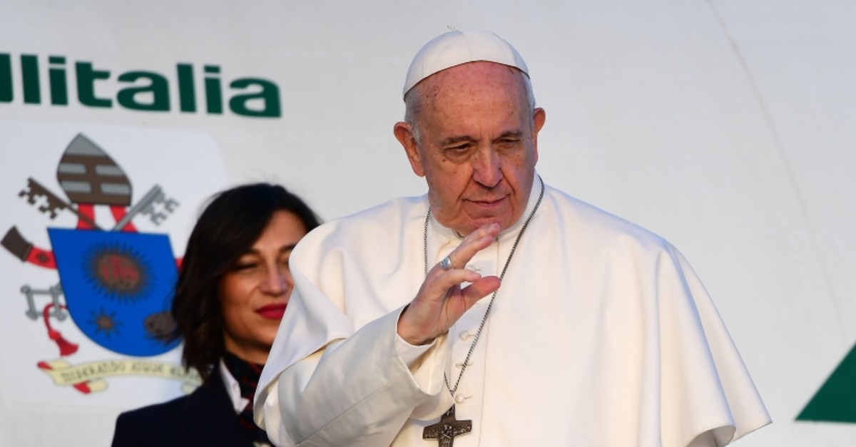 Pope Francis waves as he boards a plane upon his departure for a three-day trip to Bulgaria and Macedonia, in Rome's Fiumicino airport on May 5, 2019 (AFP Photo)