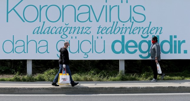 لافتة دعائية في إسطنبول تقول: فيروس كورونا ليس أقوى من احتياطاتكم الأناضول