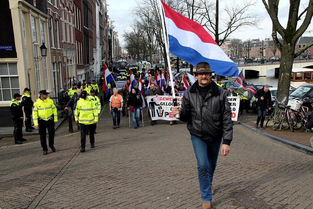 Only 50 people turned out for PEGIDA rally in Amsterdam | Daily Sabah