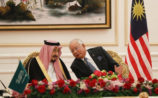 Saudi King Salman, left, listens to Malaysian Prime Minister Najib Razak during the MOU signing ceremony in Putrajaya, Malaysia, Monday, Feb. 27, 2017. (AP Photo)