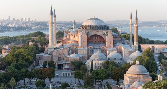 مآذن آيا صوفيا التاريخية تعود لتصدح بالأذان خمس مرات في اليوم
