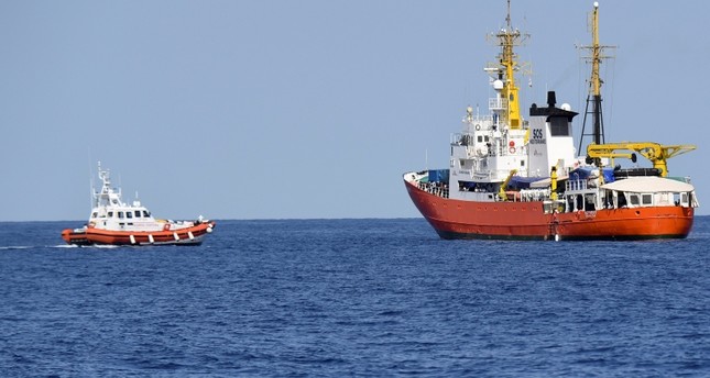 السفينة أكواريوس التي رفضت إيطاليا ومالطا استقبالها ما تسبب بأزمة دبلوماسية AP