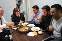 Gaziantep Mayor Ftama u015eahin (C) jokes with students after cooking them dinner. (AA Photo)