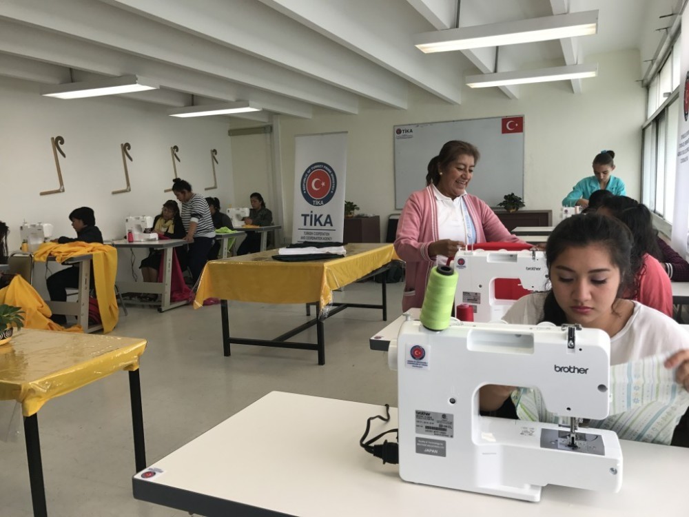 In Mexico, the development agency helps disadvantaged girls to learn a vocation by setting up sewing classes.