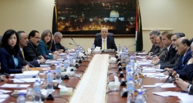 الحكومة الفلسطينية تبدأ برسم خطة لفك ارتباطها بإسرائيل