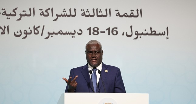 رئيس مفوضية الاتحاد الإفريقي موسى فكي محمد متحدثاً في ختام القمة الأناضول