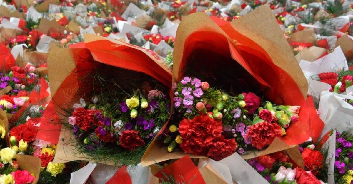 Flower exports from Antalya for Christmas and New Year's Eve celebrations are said to have generated a revenue of $7 million. (DHA Photo)