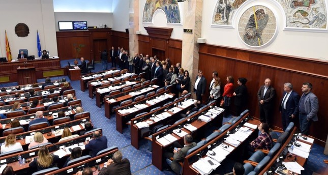برلمان مقدونيا يوافق على تغيير اسم البلاد
