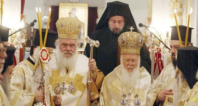 Hieronymos II. links, Erzbischof von Griechenland und Bartholomäus I., Fener Patriarch, in der Kirche der Heiligen Maria AA Foto