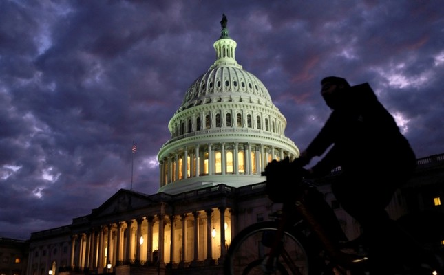 Cyclists ride past the U.S. Capitol dome in Washington, U.S., on midterm election day, November 6, 2018. (Reuters Photo)