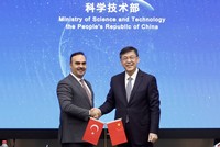 وزير الصناعة التركي يجري مباحثات رسمية في الصين