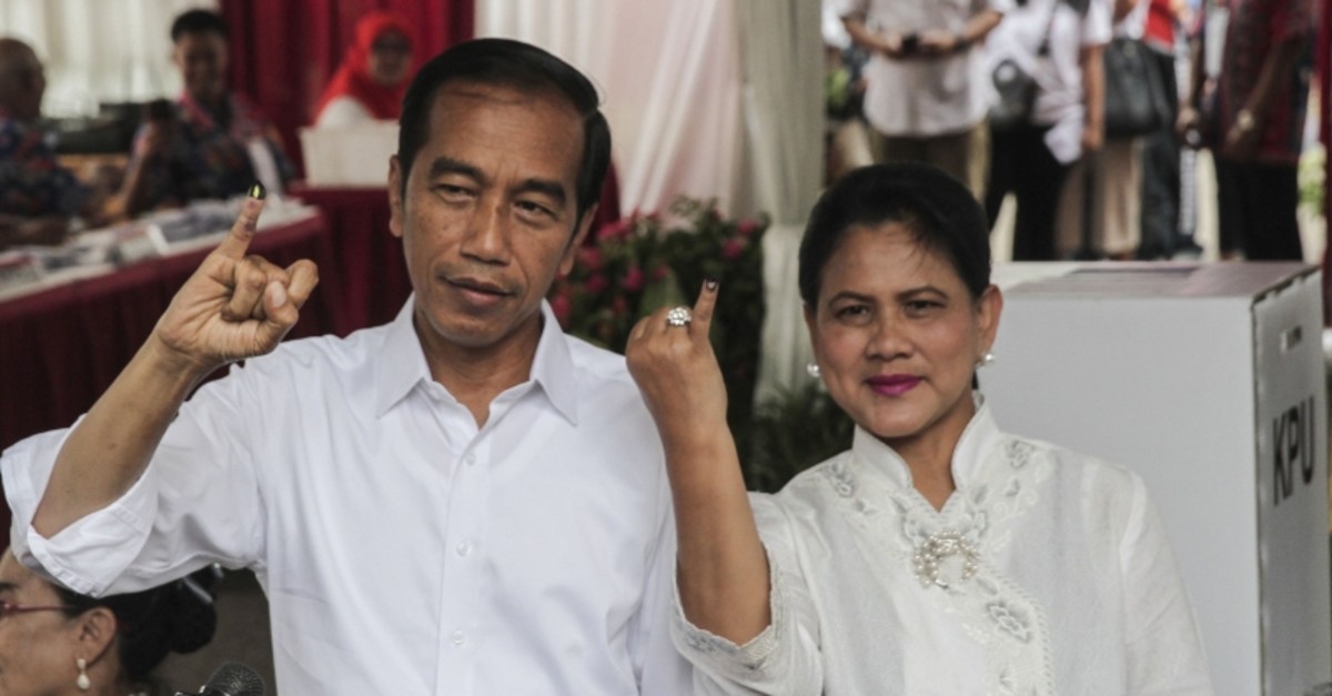 Indonesian President Joko Widodo and first lady Iriana Joko Widodo show their ink-stained fingers after casting their ballots during elections in Jakarta, Indonesia April 17, 2019. (AA Photo)