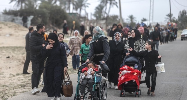 نازحون من غزة نحو الجنوب. غزة. 28/01/2024 الأناضول