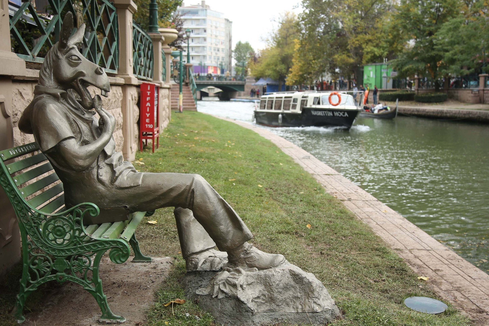 The Statue of a donkey eating roasted sunflower seeds by River Porsuk as a message against littering has divided the locals.