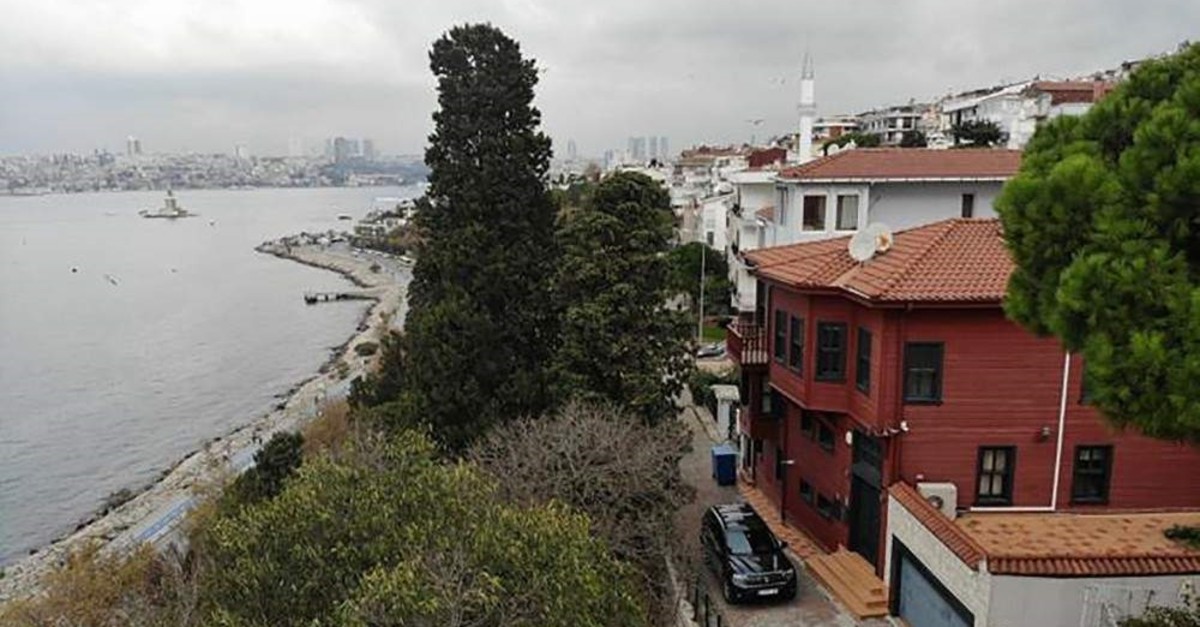 Eurobank Kos. SH. A, used this mansion overlooking the Bosporus as its headquarters.
