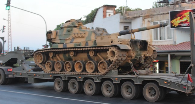 مزيد من الدبابات والمدرعات التركية تصل الحدود مع سوريا