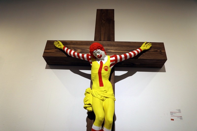 A sculpture by Finnish artist Jani Leinonen, entitled ,McJesus,, is seen on display at Haifa Museum of Art in the northern Israeli city of Haifa January 15, 2019. (REUTERS Photo)