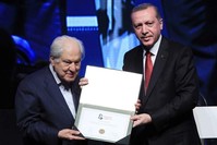 Nuri Pakdil, who was selected to receive the Presidential Culture and Arts Grand Awards posthumously this year, was presented with the Necip Faz?l Award by President Recep Tayyip Erdo?an in November 2014. (AA Photo)