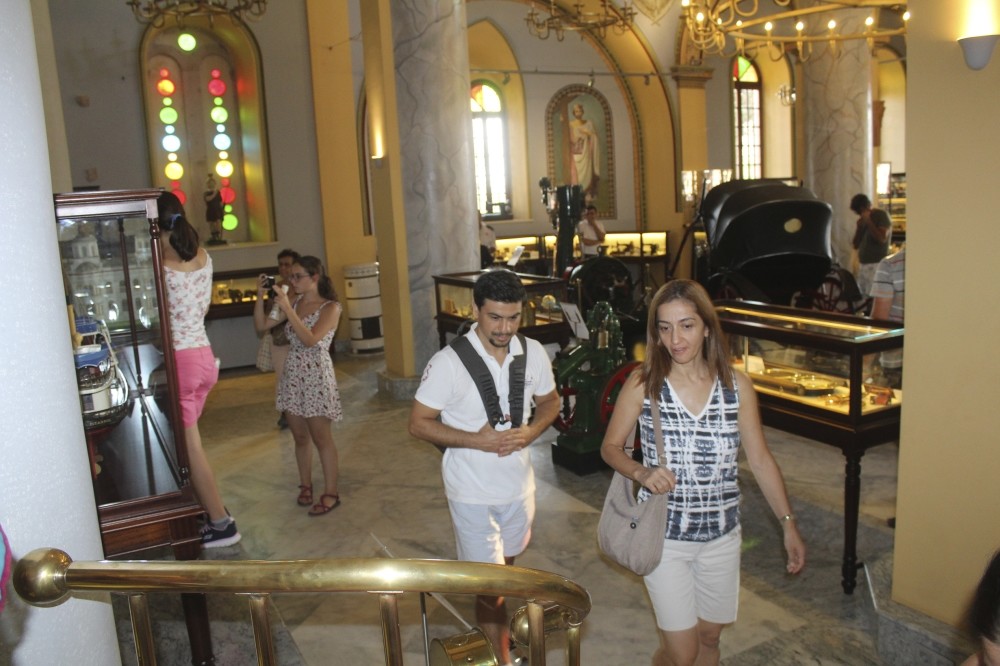 Visitors at the M. Rahmi Kou00e7 Museum.