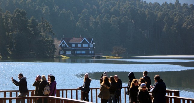 الطبيعة الساحرة والبحيرات السبع تستقطبان السياحة العلاجية في بولو التركية