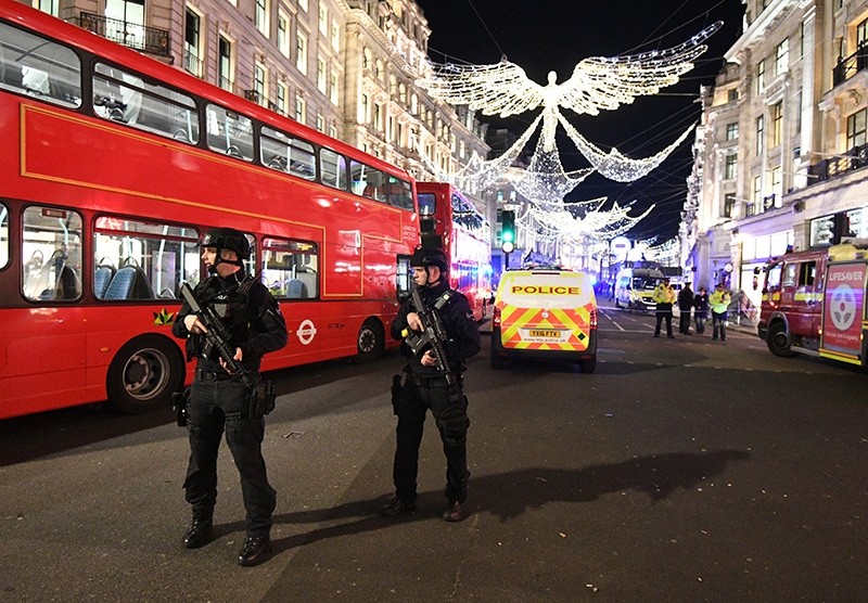 UK police question 2 men over mass panic at London's Oxford Circus