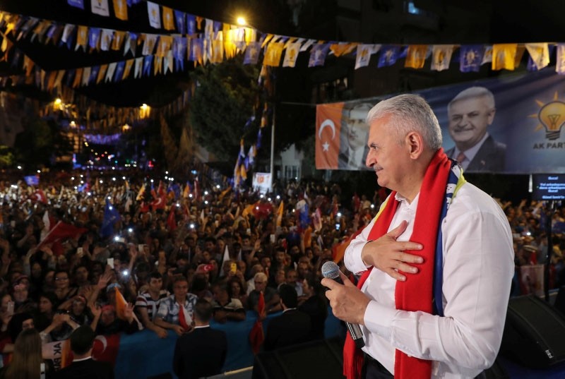 Yıldırım addresses a crowd of AK Party supporters. 