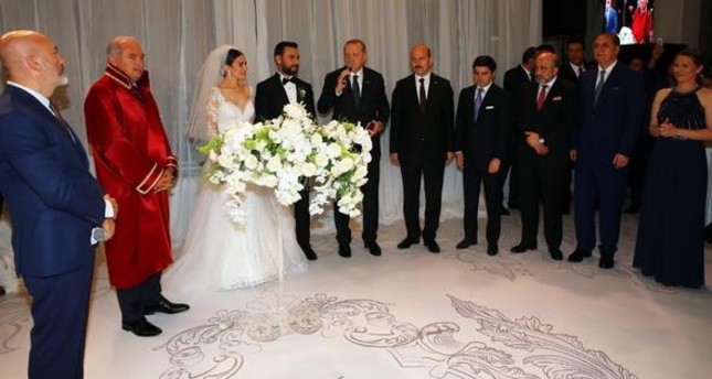 أردوغان يشارك في حفل زفاف المغني علي شان والممثلة بوسي فارول