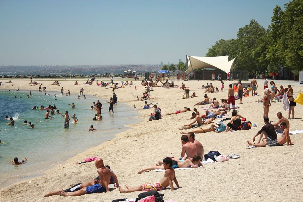 Где купаться в стамбуле. Пляж Узунья Стамбул. Пляж Флория в Стамбуле. Пляж Менекше. Пляж Ешилькёй Стамбул.