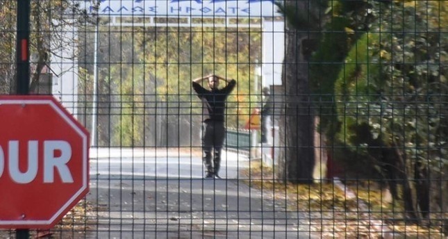 تركيا.. ترحيل الإرهابي الأمريكي العالق على الحدود اليونانية إلى بلاده