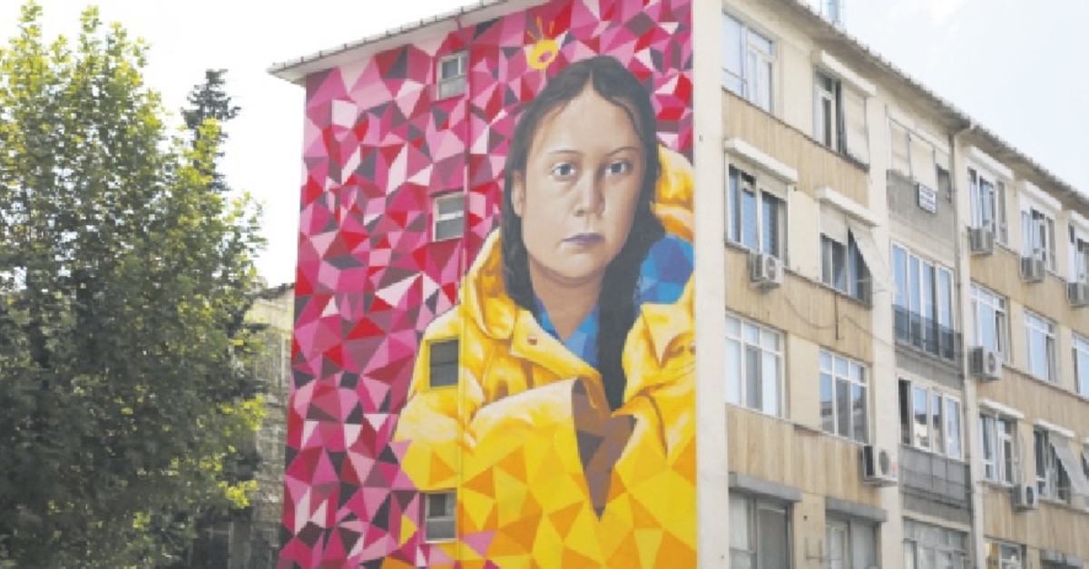 The mural of Greta Thunberg was painted by  Portuguese mural artists Mr. Dheo and Pariz One.
