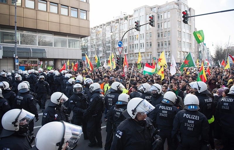 Police officers stops a mass demonstration in Cologne with more than 20,000 participants protesting against Turkey's Operation Olive Branch, in Cologne, western Germany, on January 27, 2018. (AFP Photo)