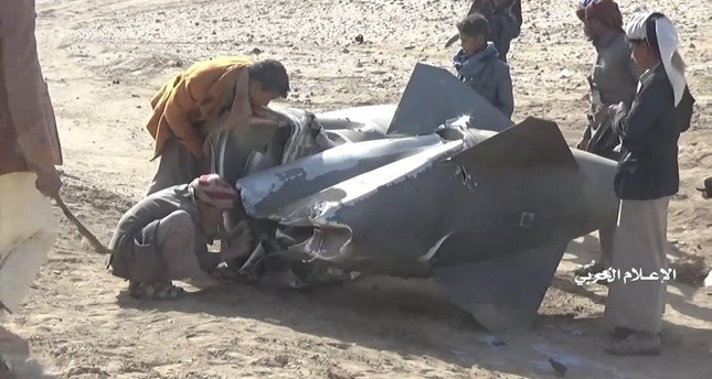 حطام طائرة تابعة للتحالف أسقطها الحوثيون IHA