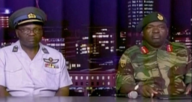 زيمبابوي.. الجيش يستولي على السلطة ويعلن أن الرئيس بخير