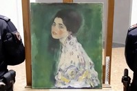 Italian police stand next to what they say is a masterpiece by Austrian artist Gustav Klimt ,Portrait of a Lady, that was stolen in 1997. (Reuters Photo)