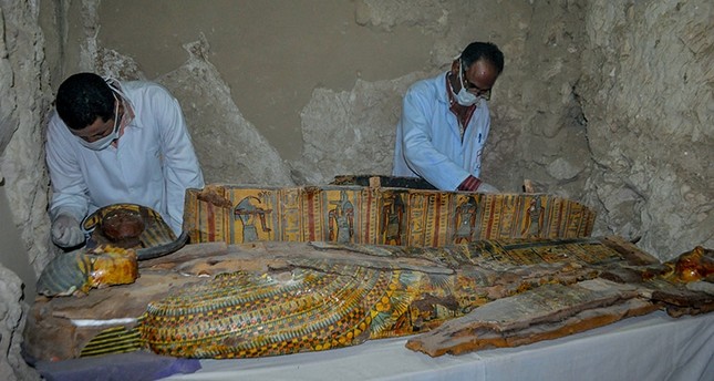 مصر.. اكتشاف مقبرة فرعونية تضم 1050 تمثالا بمحافظة الأقصر جنوبي البلاد